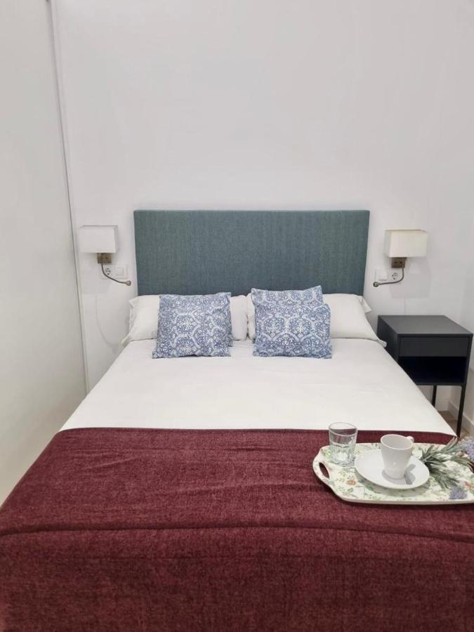 Apartamentos Rg Hospital Valme Sevilla Kültér fotó