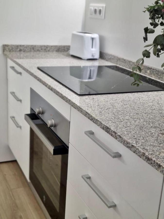 Apartamentos Rg Hospital Valme Sevilla Kültér fotó