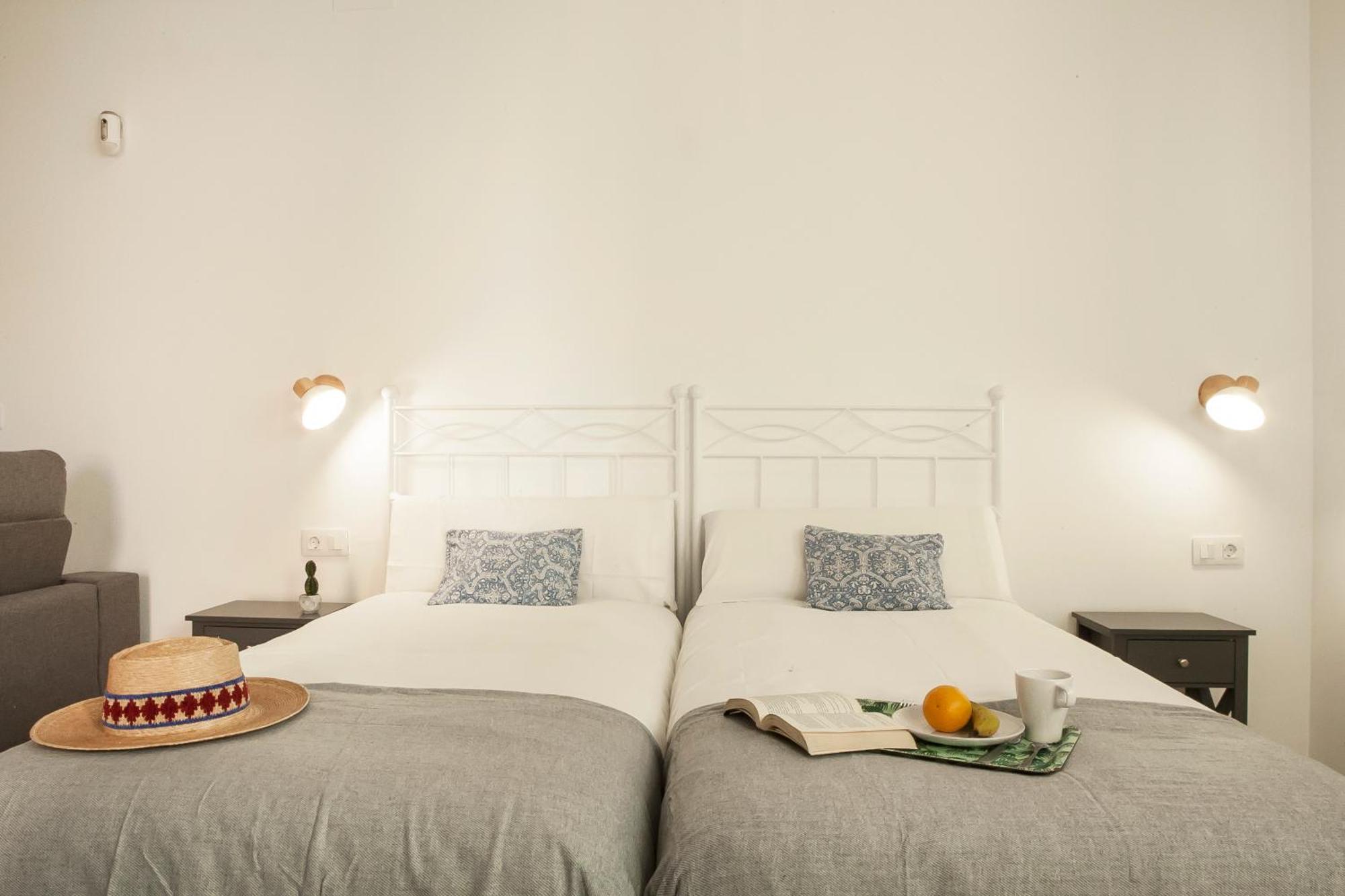Apartamentos Rg Hospital Valme Sevilla Kültér fotó