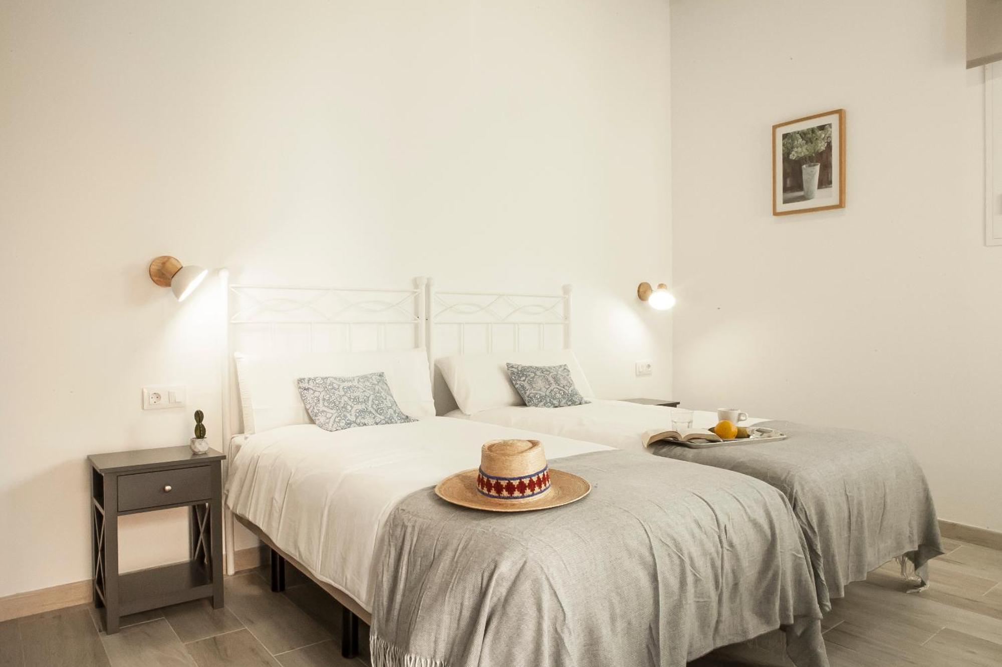 Apartamentos Rg Hospital Valme Sevilla Kültér fotó