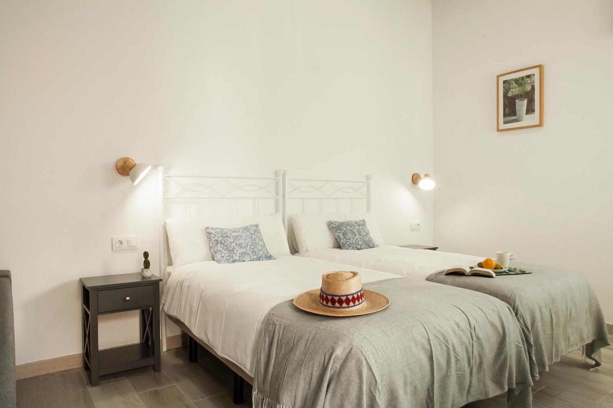 Apartamentos Rg Hospital Valme Sevilla Kültér fotó