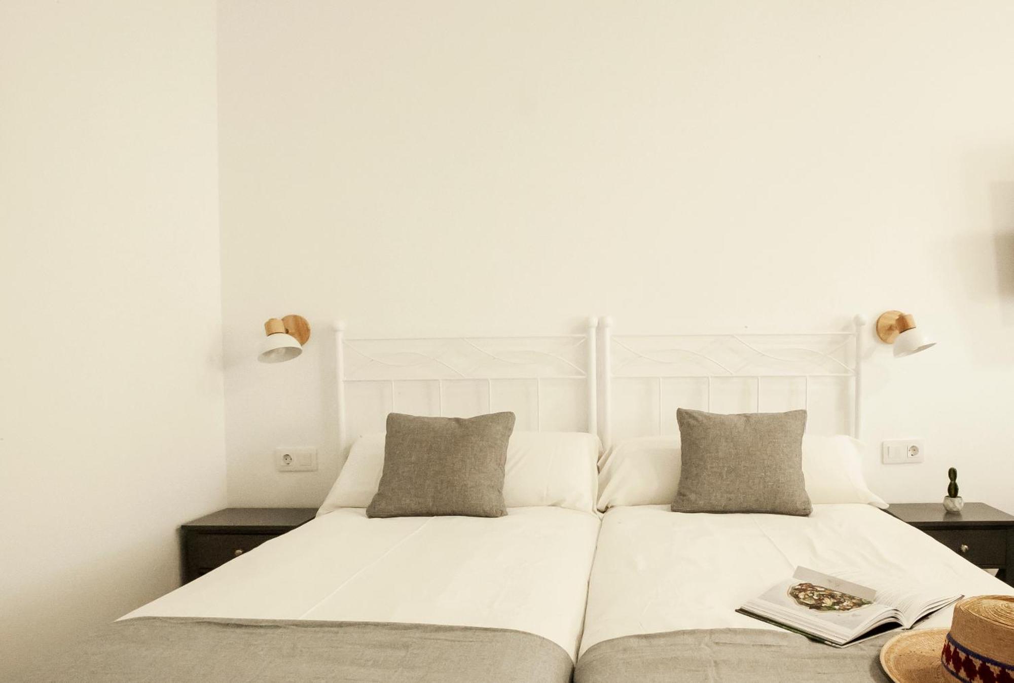 Apartamentos Rg Hospital Valme Sevilla Kültér fotó