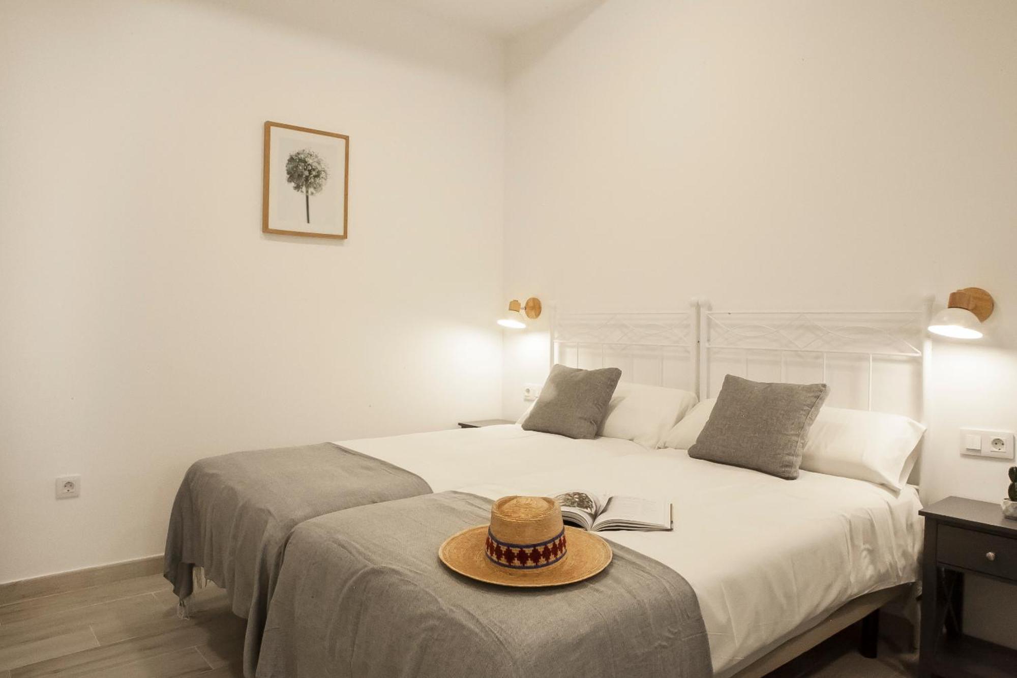 Apartamentos Rg Hospital Valme Sevilla Kültér fotó