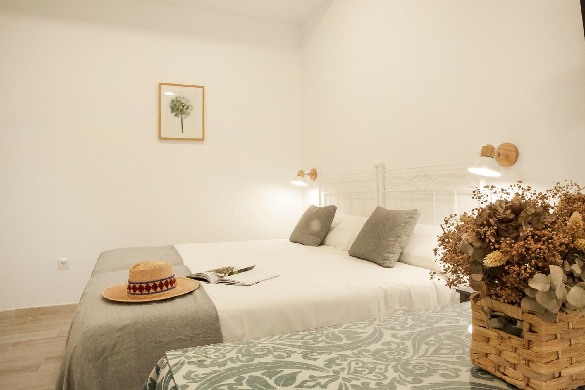 Apartamentos Rg Hospital Valme Sevilla Kültér fotó