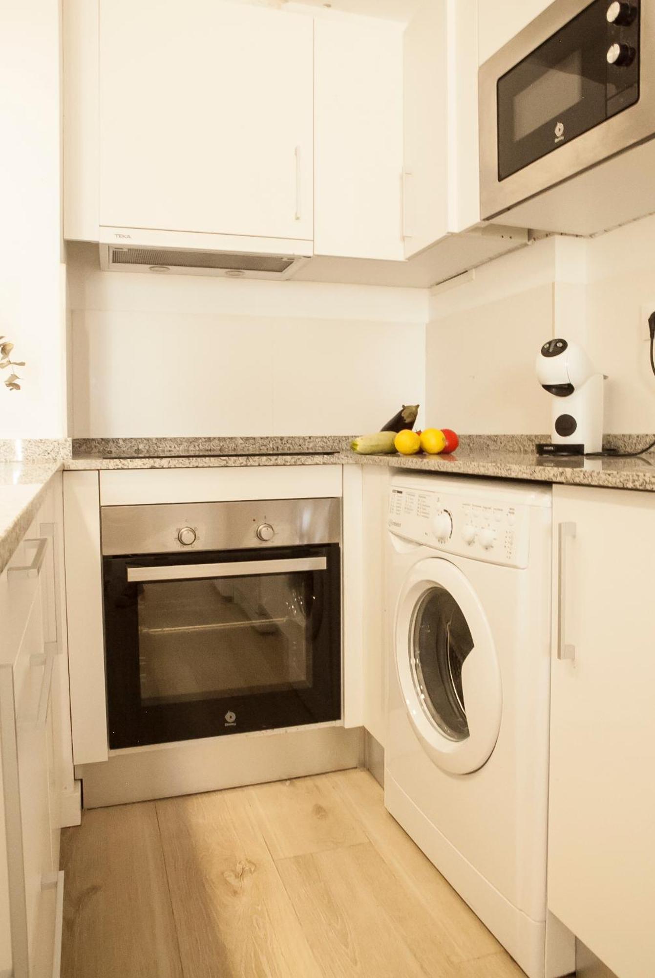 Apartamentos Rg Hospital Valme Sevilla Kültér fotó